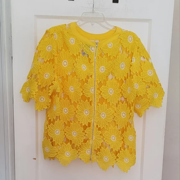 Yellow Top - Picture 4 of 4